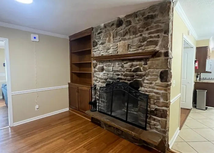 4-Bedroom Duplex With Ac And Wifi In Dalton Ga